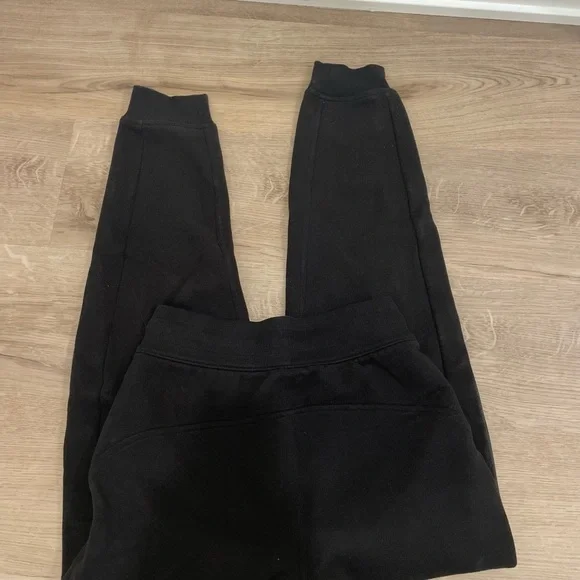 Lululemon Scuba Relaxed High-Rise Jogger in Black - Picture 5 of 7